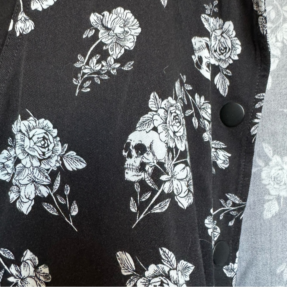 Torrid Floral Skull Bomber size 2 - Picture 6 of 6